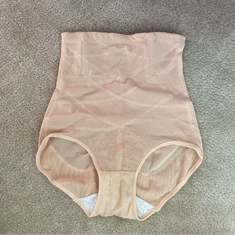 B1G1🌸 NWOT Beige Shapewear